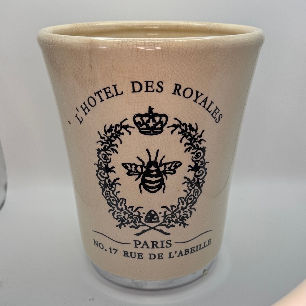 L'Hotel Des Royales Paris Ceramic Vase